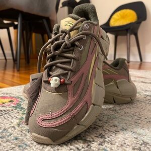 Reebok Men's Brown Pink Beige Zig Kinetica 2.5 Street Fighter Dhalsim Sneakers